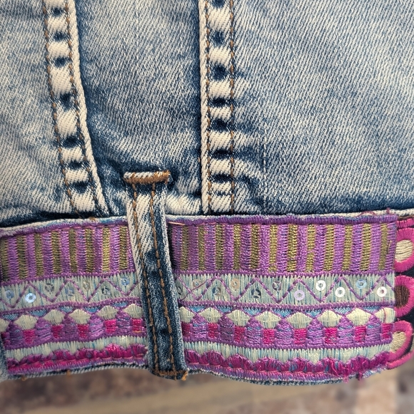 Desigual Embellished Light Wash Denim Jacket with Multicolor Floral Sleeves - Picture 2 of 9